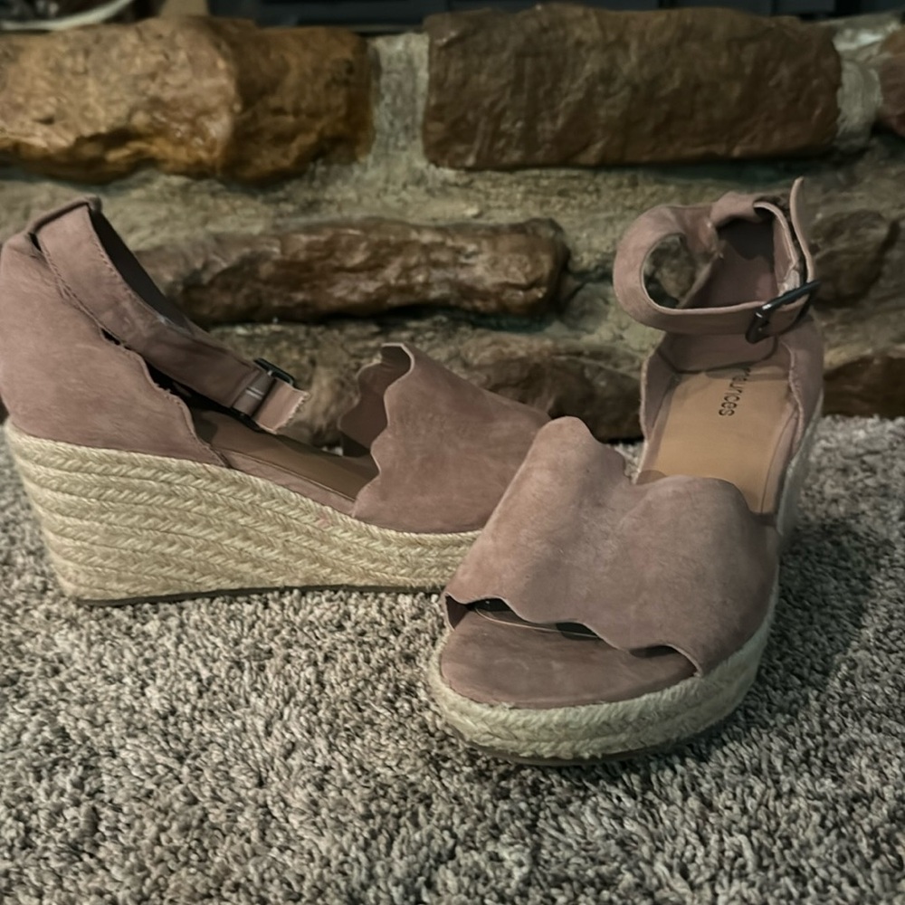 Maurices sandal tannish mauve looking sandal